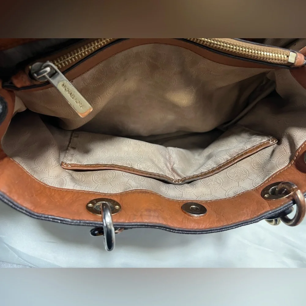 Micheal Kors Signature Tote - Picture 11 of 14